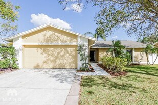 6529 Seafairer Dr in Tampa, FL - Building Photo