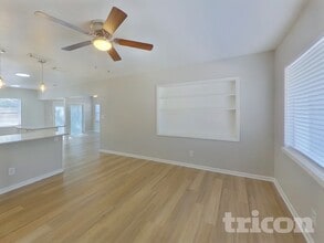 2413 Park St N, Unit 303 in St. Petersburg, FL - Building Photo - Building Photo