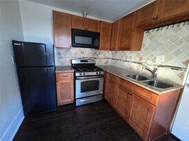 302 71st St in Houston, TX - Building Photo