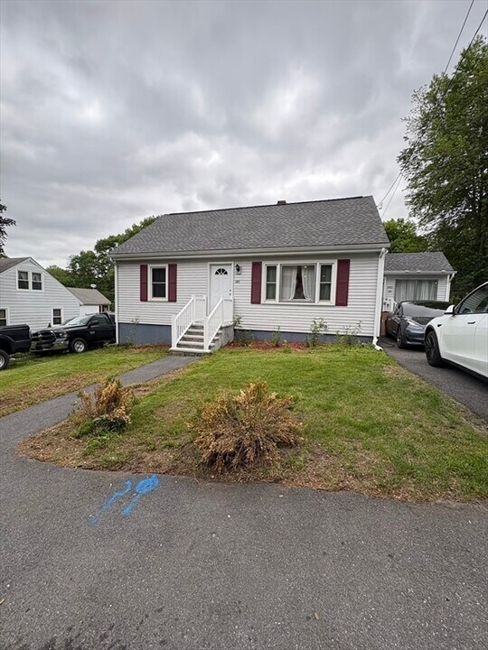 643 Beacon St in Lowell, MA - Building Photo