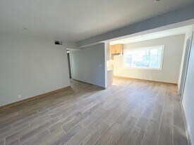 13425 Vanowen St, Unit 10 in Los Angeles, CA - Building Photo