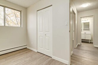 Regal Court in Lloydminster, SK - Building Photo - Building Photo