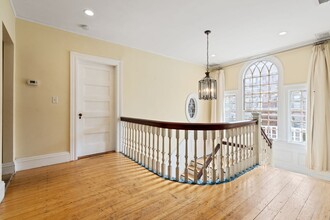 11 Elko St, Unit 2 in Boston, MA - Foto de edificio - Building Photo
