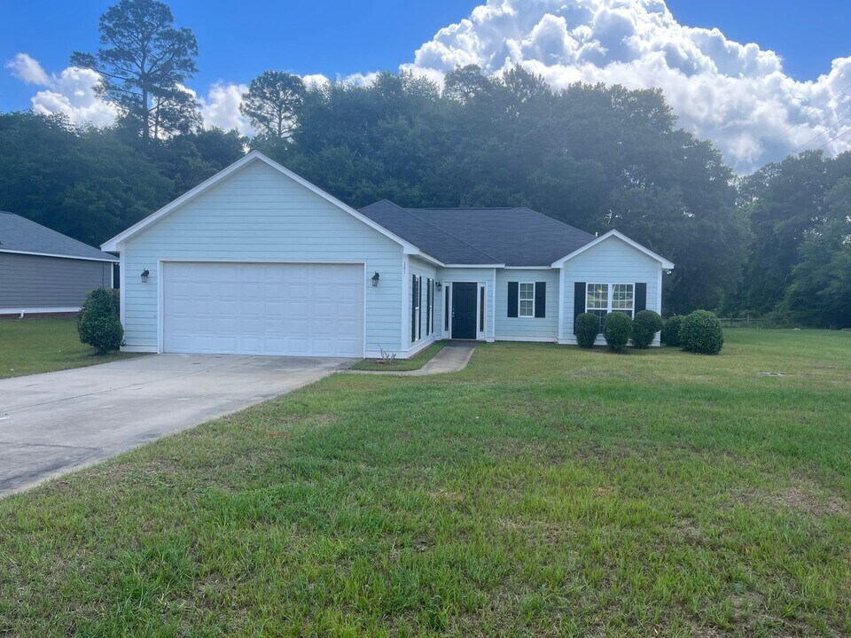141 Pine Arbor Dr in Leesburg, GA - Building Photo