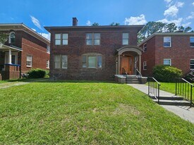 515 E 49th St in Savannah, GA - Building Photo