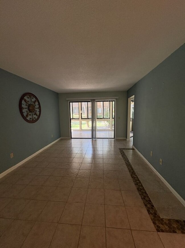 11 Mid Pines Cir in Palm Coast, FL - Building Photo - Building Photo