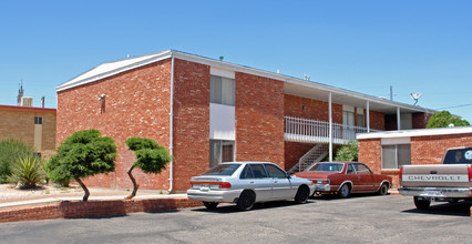 Grandale Apartments in El Paso, TX - Building Photo - Building Photo