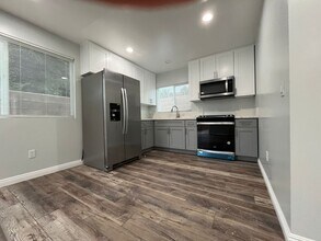 2209 Fitzgerald Rd in Simi Valley, CA - Building Photo - Building Photo