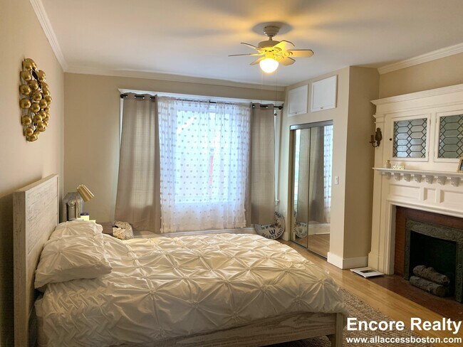 33 Highgate St in Boston, MA - Foto de edificio - Building Photo