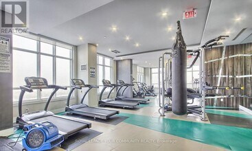 9205-9205 Yonge St in Richmond Hill, ON - Building Photo - Building Photo