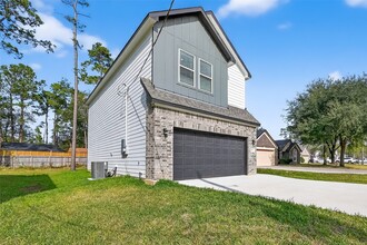 1452 Glen Oaks Dr in Conroe, TX - Building Photo - Building Photo
