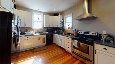 70 Larch St in Boston, MA - Building Photo - Building Photo