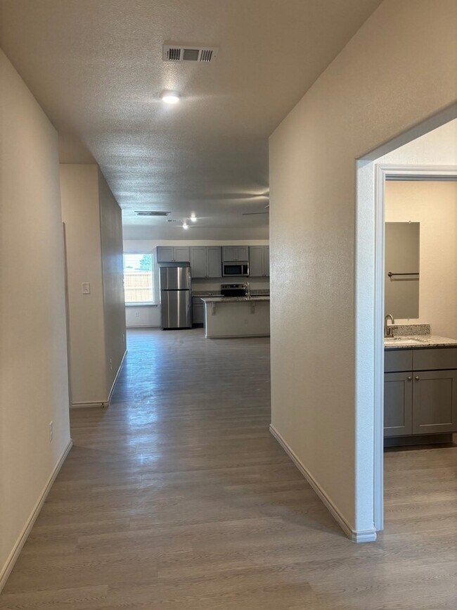 2508 S County Rd in Midland, TX - Building Photo - Building Photo