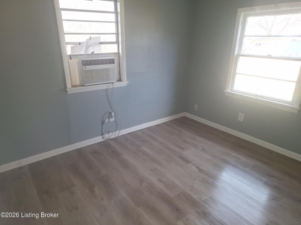 9217 Alexander Ave in Louisville, KY - Building Photo