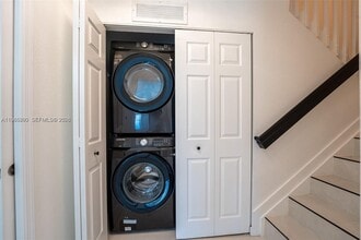 8800 NW 97th Ave in Doral, FL - Building Photo - Building Photo