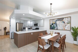 9762 Silver Dusk Ct in Las Vegas, NV - Building Photo