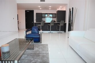 200 Biscayne Boulevard Way in Miami, FL - Building Photo - Building Photo