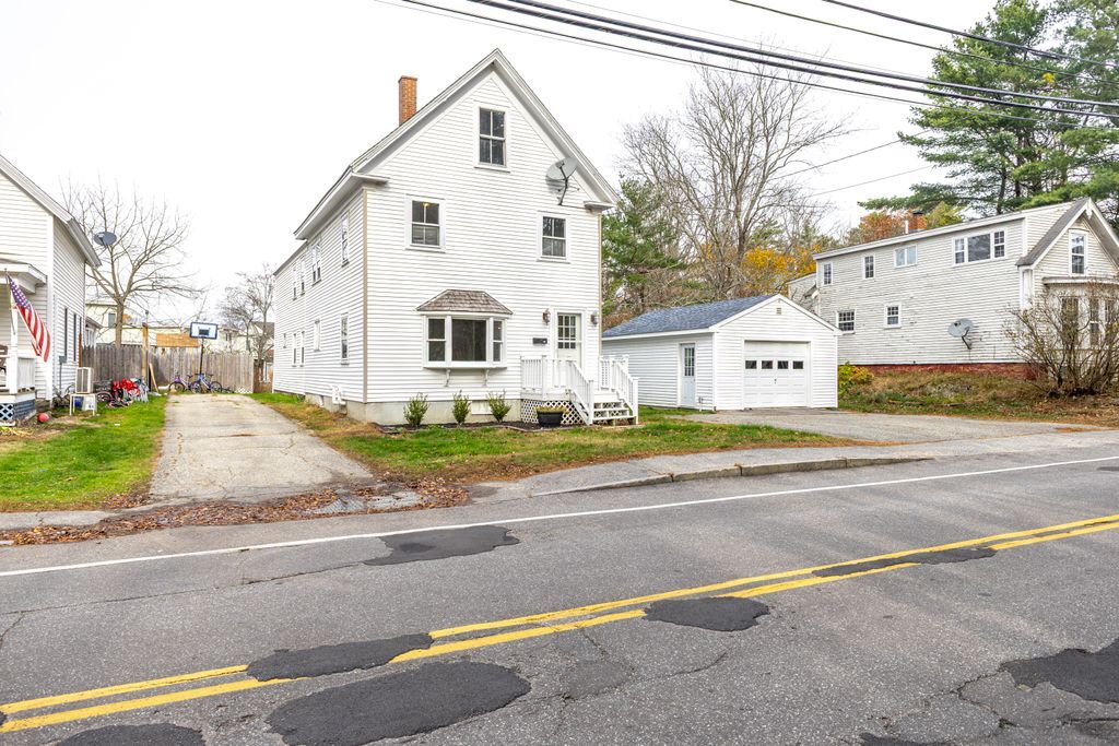 83 Richardson St in Bath, ME - Foto de edificio