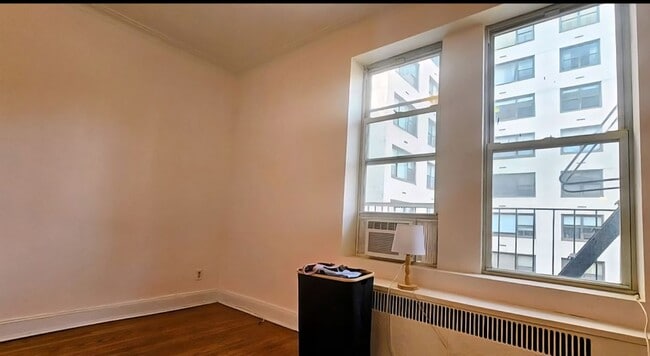 205 E 73rd St in New York, NY - Building Photo - Building Photo