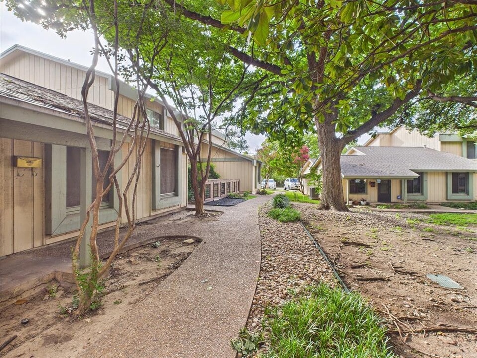 9520 Quail Village Ln in Austin, TX - Building Photo