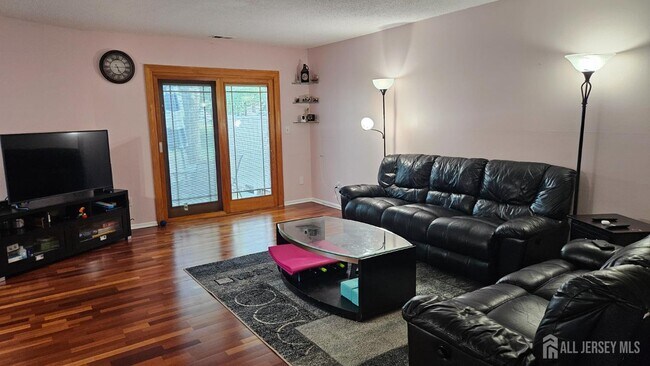 9 Sandpiper Dr in Sayreville, NJ - Foto de edificio - Building Photo