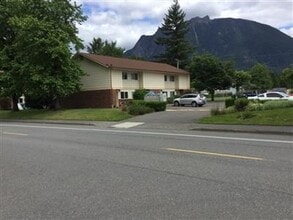 424 Healy Ave S in North Bend, WA - Building Photo - Building Photo