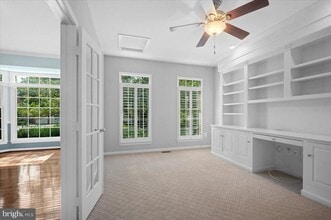 20756 Eastlake Ct in Sterling, VA - Building Photo - Building Photo