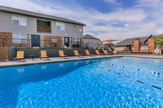 Stone Ridge Apartments in Lawton, OK - Building Photo - Building Photo