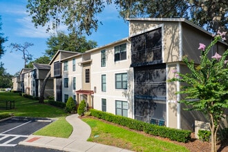 Valrico Station in Valrico, FL - Foto de edificio - Building Photo