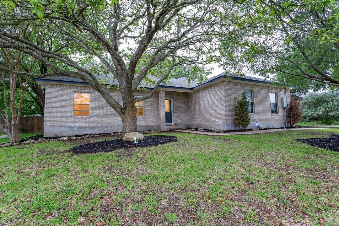 1707 Dublin Dr in Leander, TX - Building Photo