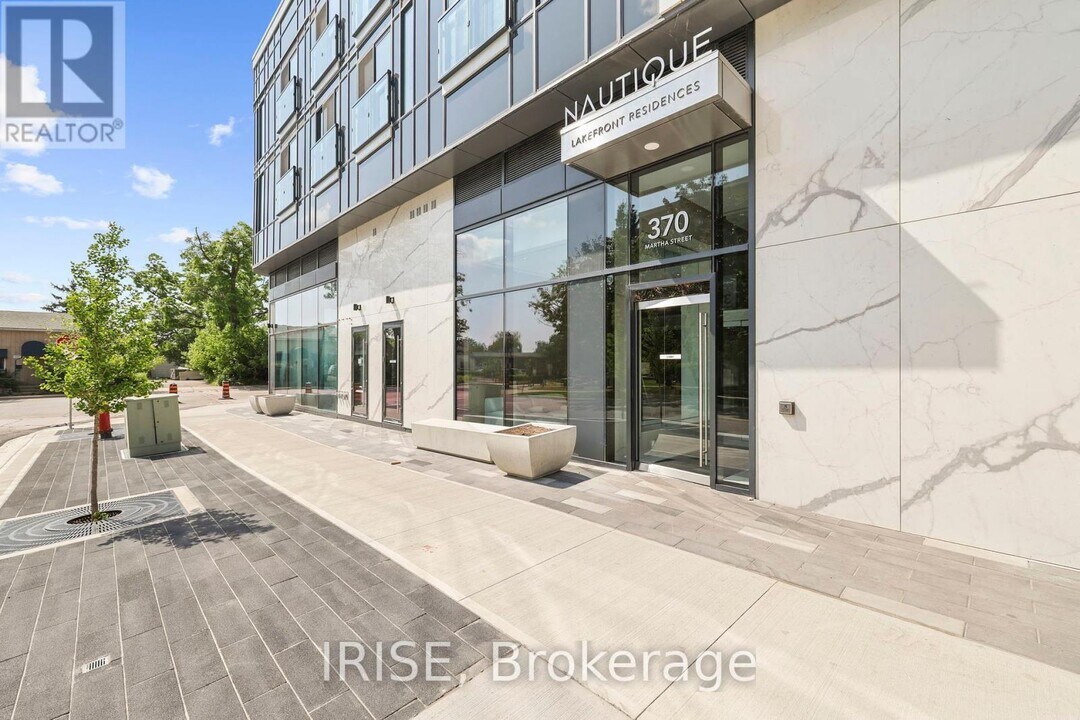 370-2370 Martha St in Burlington, ON - Building Photo