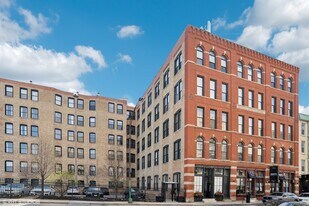 525 N Halsted St in Chicago, IL - Building Photo