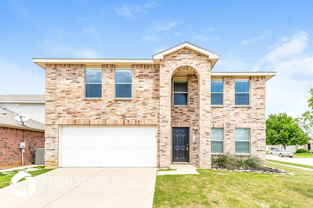 5700 Addington Dr in Fort Worth, TX - Building Photo