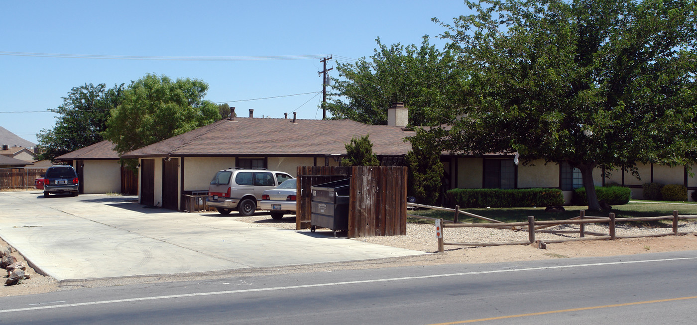 20292 Thunderbird Rd in Apple Valley, CA - Building Photo