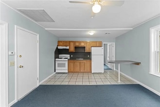 163 Robinson Ave in Pawtucket, RI - Foto de edificio - Building Photo