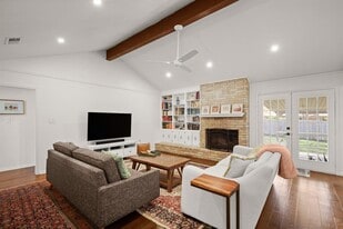 12101 Carmel Park Ln in Austin, TX - Building Photo