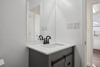 20916 Pinecrest St in Taylor, MI - Foto de edificio - Building Photo