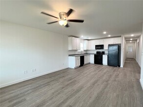 6813 NW Toby St in Bentonville, AR - Foto de edificio - Building Photo