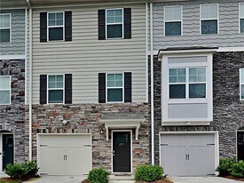 975 Society Cir in Atlanta, GA - Building Photo