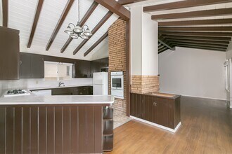 4104 Via Largavista in Palos Verdes Estates, CA - Foto de edificio - Building Photo