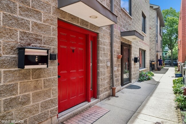 636 W Schubert Ave in Chicago, IL - Building Photo - Building Photo
