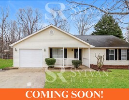 520 Country Garden Dr in Fountain Inn, SC - Building Photo