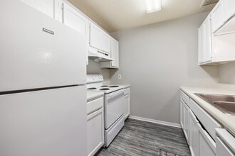 Summerwood Apartment Homes in Dothan, AL - Building Photo - Interior Photo
