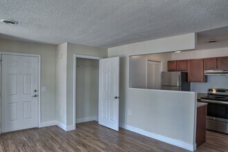 Riverwalk on the Hudson in Cohoes, NY - Foto de edificio - Building Photo