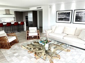 177 Ocean Lane Dr, Unit 308 in Key Biscayne, FL - Building Photo - Building Photo