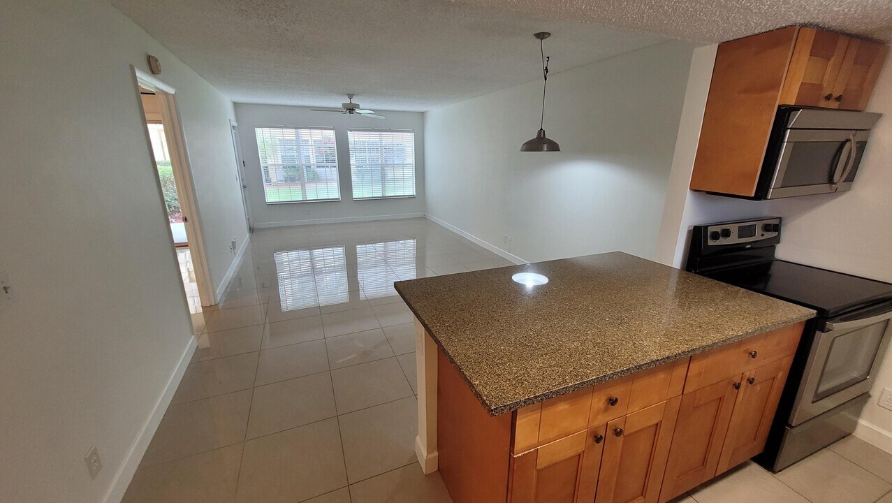 6331 La Costa Dr in Boca Raton, FL - Building Photo