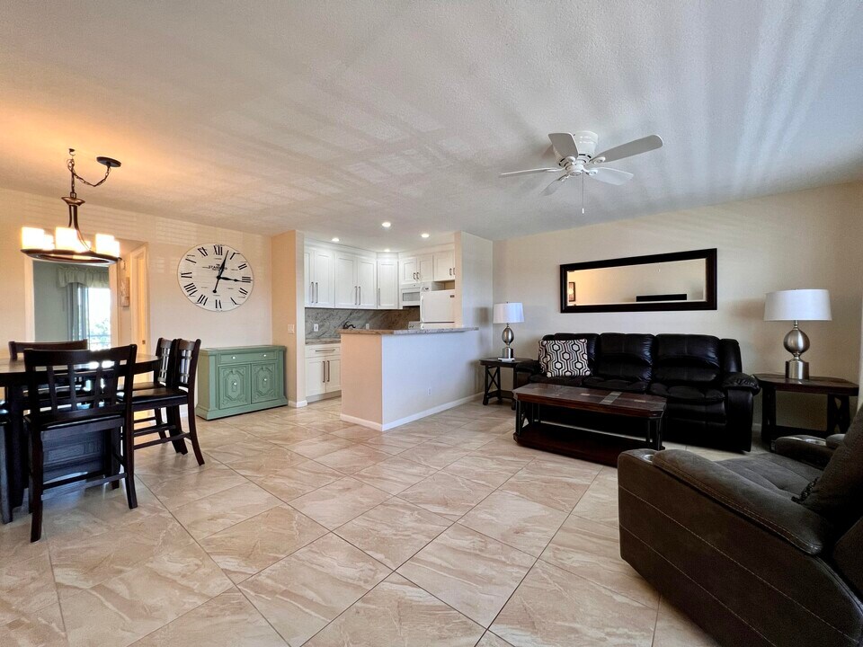25 Berkshire A in West Palm Beach, FL - Foto de edificio