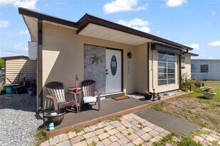 21322 Austin Ave in Port Charlotte, FL - Building Photo