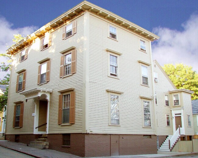 17 Thayer St Apartments and Nearby Providence Apartments For Rent