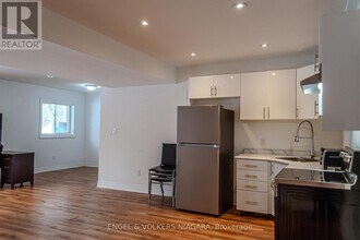 7171 Lionshead Ave in Niagara Falls, ON - Building Photo - Building Photo